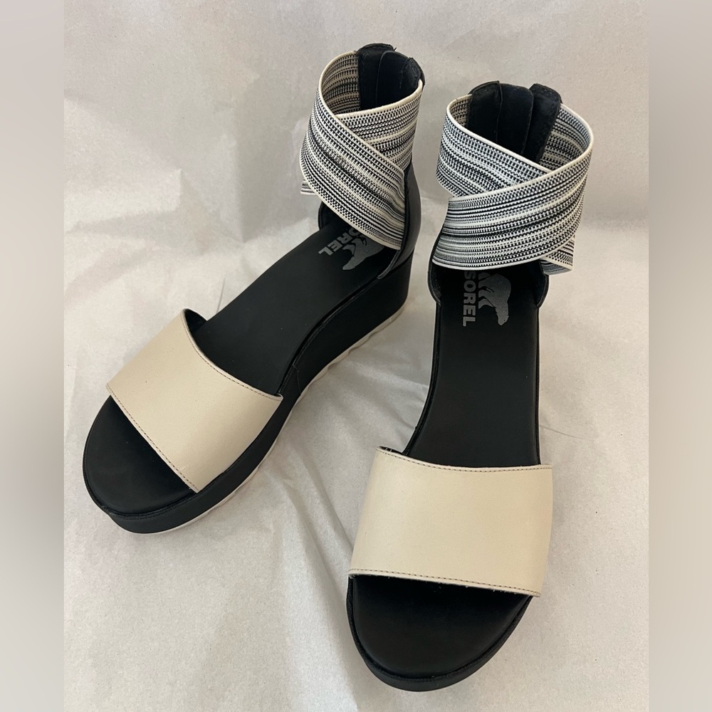 Sorel platform sandals size 9